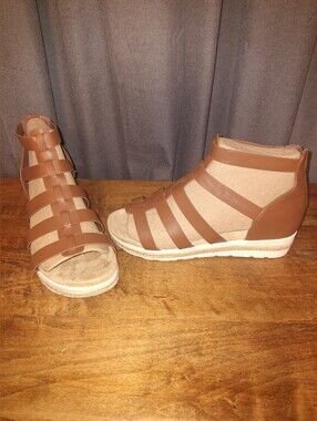 Women's Strappy Wedge Sandals - Brown